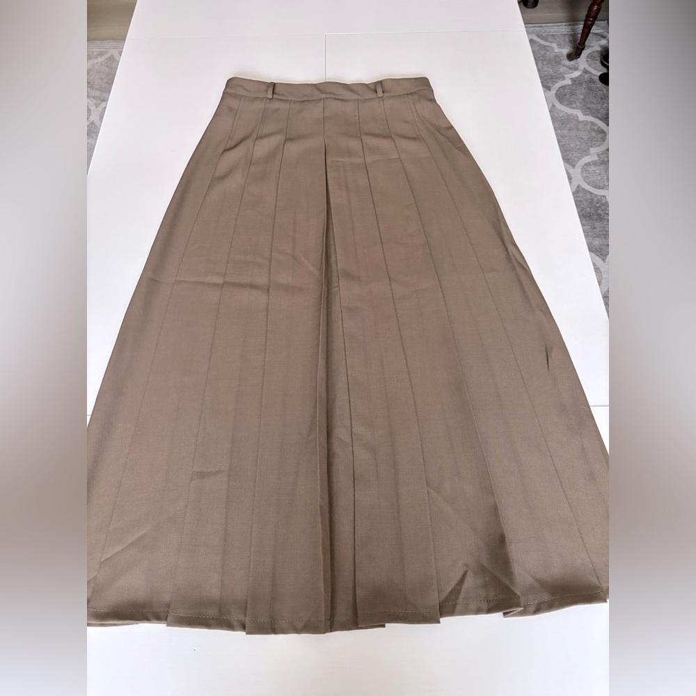 Brownish Tab  Pleated Skirt With Back Zipper Size Xl